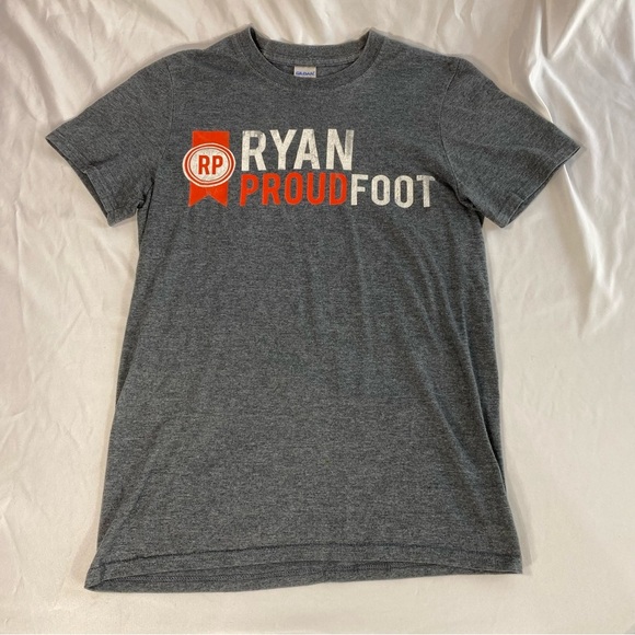 Gildan Men’s Ryan Proudfoot Dark Heather Gray Tee - Picture 1 of 4